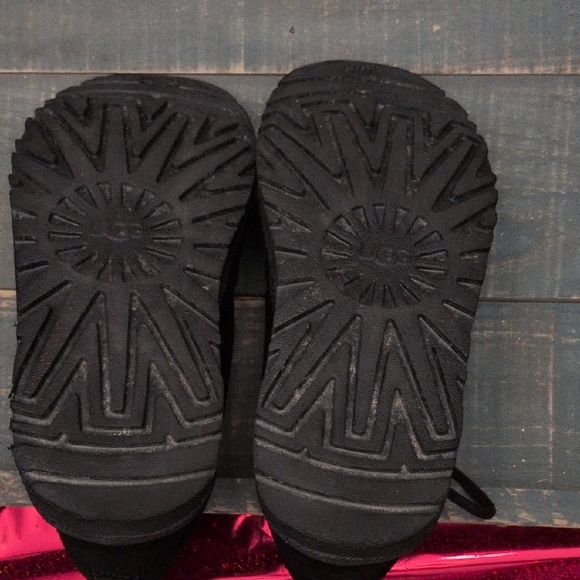 Ugg Australia Classic Black Lace-Up Ankle Boots - Picture 7 of 7